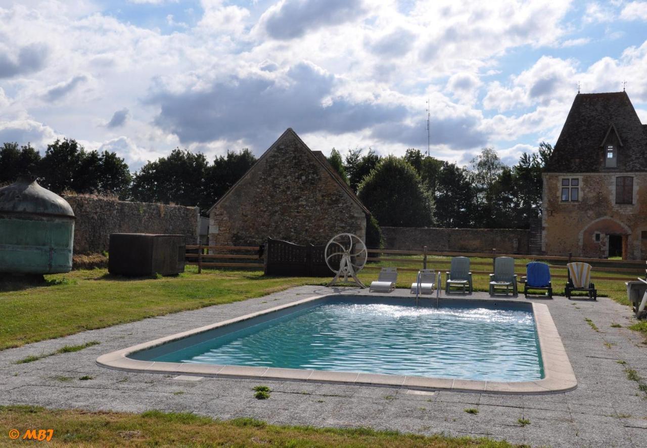 Maison d'hôtes Manoir du Bois Joly - Roulotte Vintage à Margon  Extérieur photo
