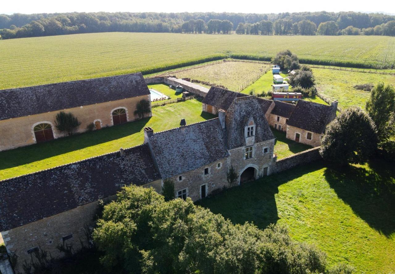 Maison d'hôtes Manoir du Bois Joly - Roulotte Vintage à Margon  Extérieur photo