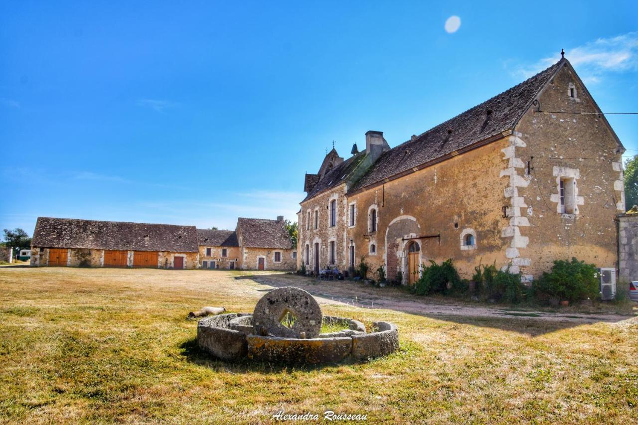 Maison d'hôtes Manoir du Bois Joly - Roulotte Vintage à Margon  Extérieur photo